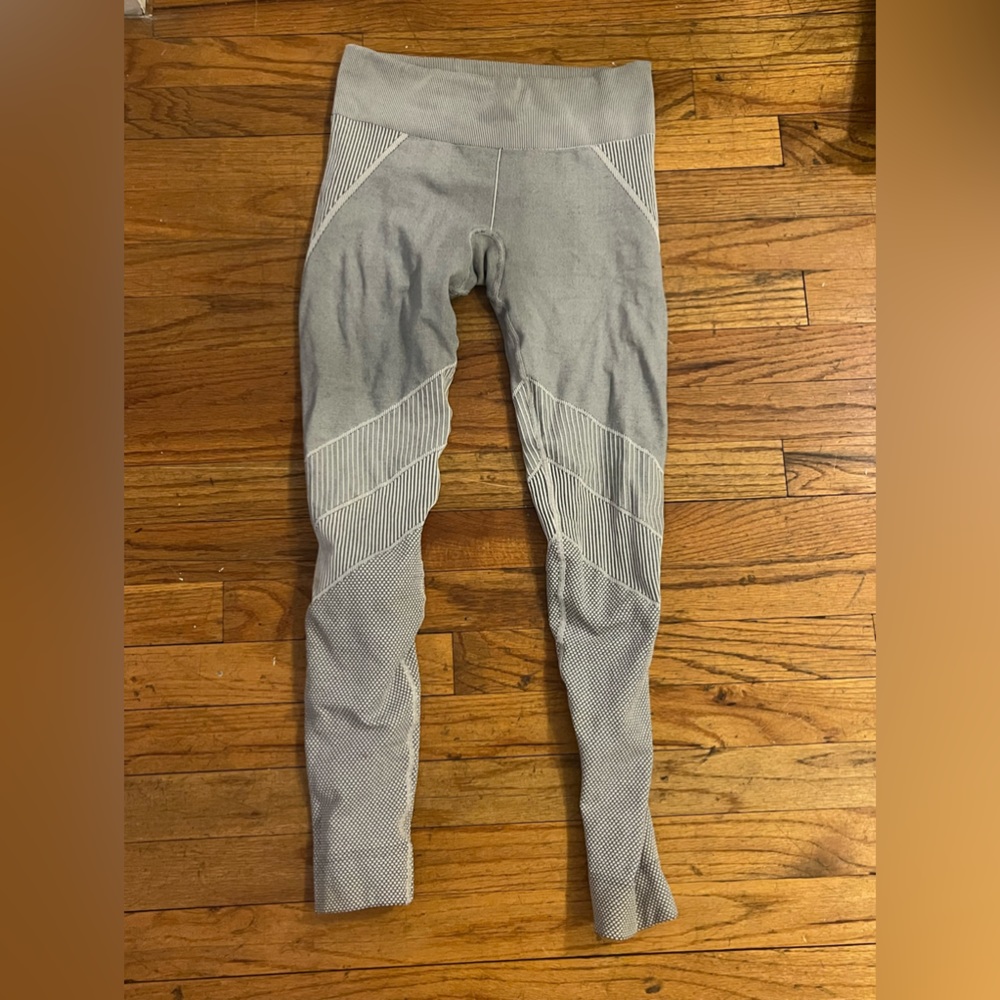 Athleta Lightly Worn Warm Base Layer Leggings Flu… - image 2